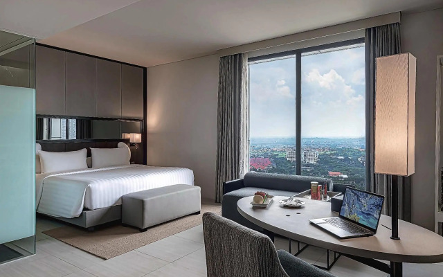 Whiz Luxe Hotel Spazio Surabaya