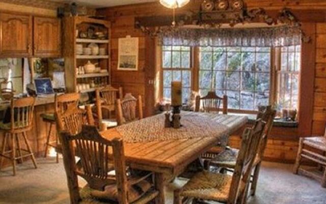 The Log House Lodge Bed & Breakfast
