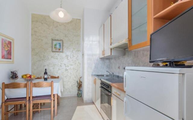 Apartment Complex Orzan Lovrecica