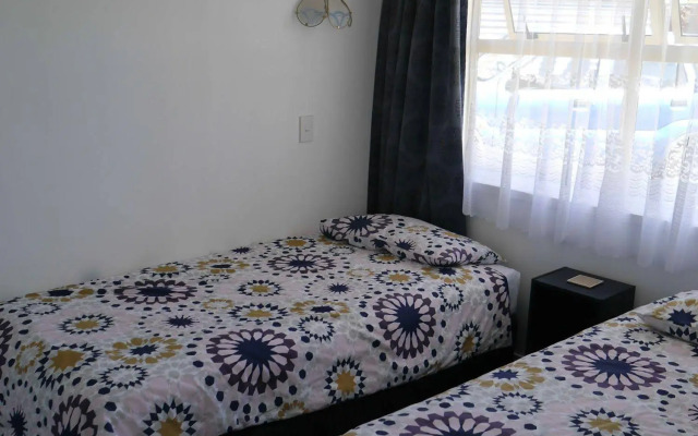 Raglan Palm Beach Motel