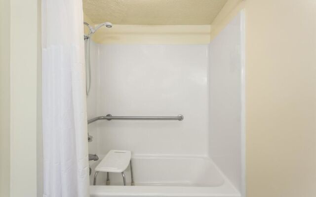 Super 8 Motel - Monticello