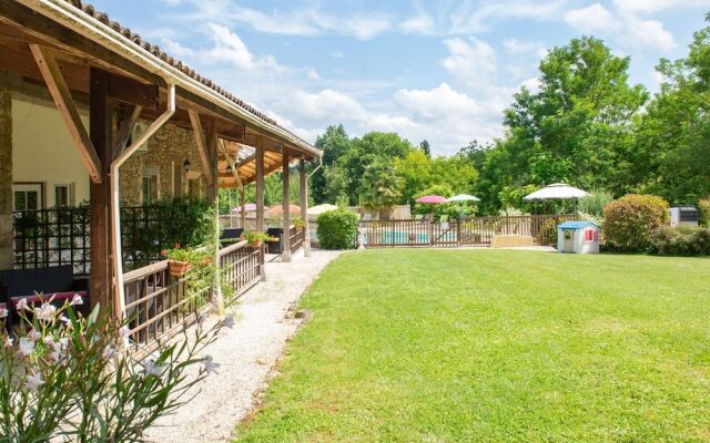 Secluded Holiday Home in Lacapelle-biron With Swimming Pool