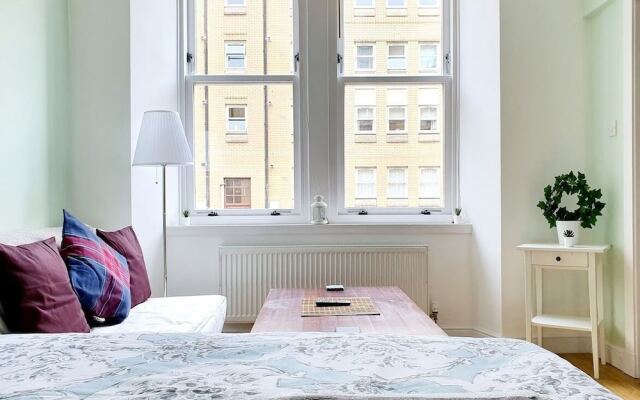 Bright Cosy Flat Close by Tourist Spots