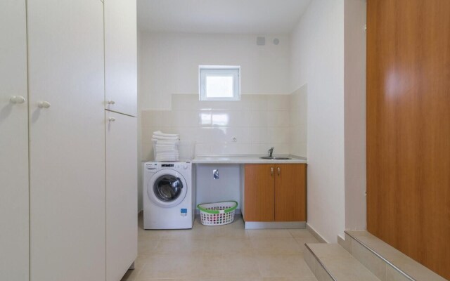 Amazing Home in Sukosan With 2 Bedrooms and Wifi