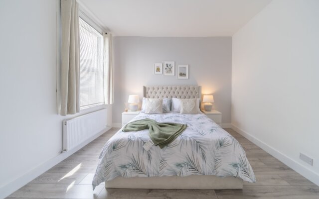 Charming 3-bed Apartment in South end on sea