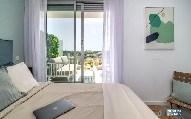 Newly Built 3-BDRM Luxury Apt w/ Stunning Sea Views