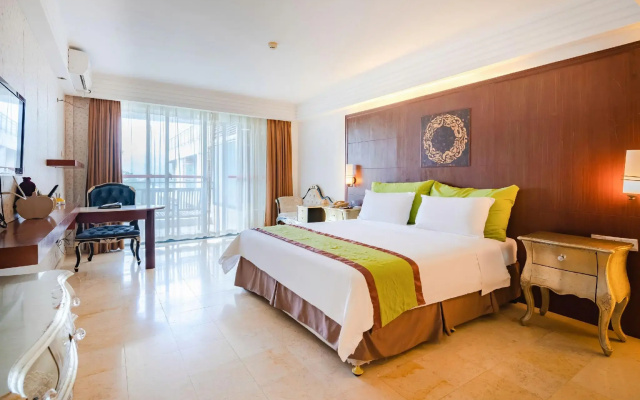 Xinglong Old Banyan Hotel