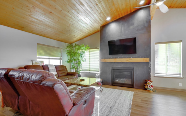 Walk to Cabriolet Lift! 3,600-sq-ft Family Home