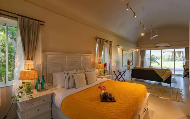 Legacy by Hireavilla -5br w Private Pool in Siolim