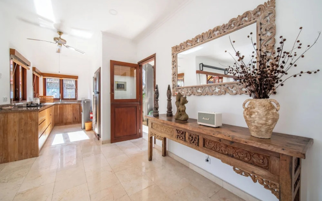 Tropical Villa Asmara – Guest Rooms – Ungasan