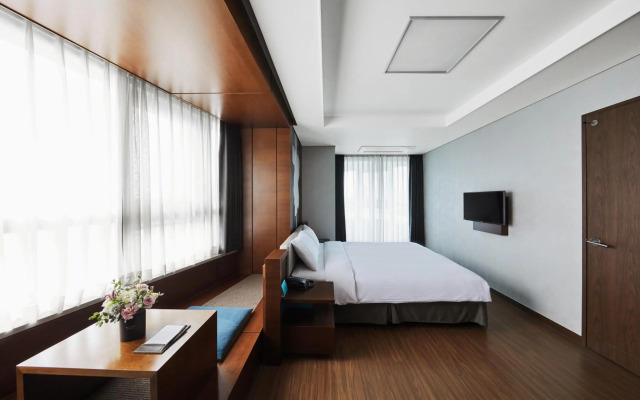 Felix by STX Hotel & Suite