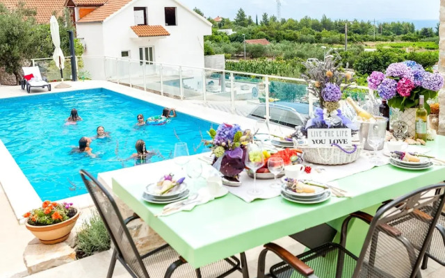 The Hidden Treasure Village - 3 Villas