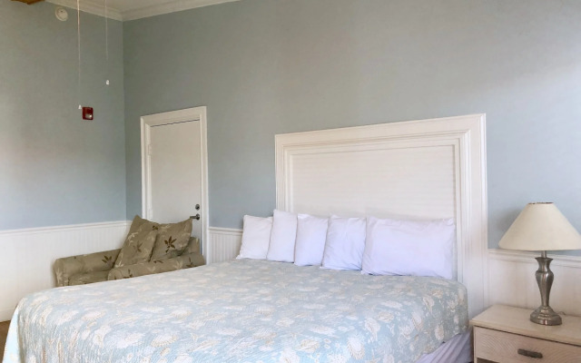 Sea And Breeze Hotel And Condo