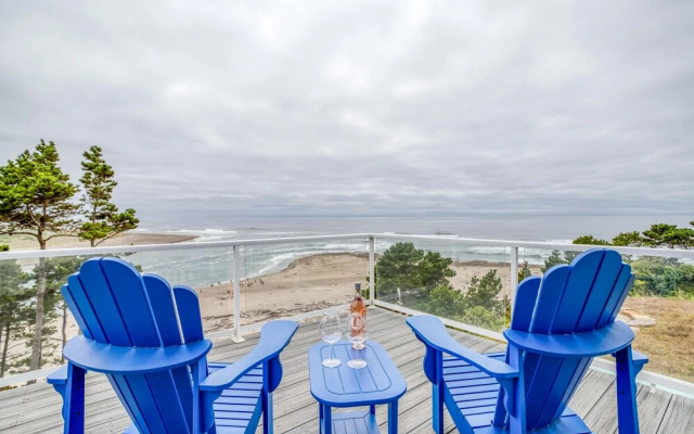 Breathtaking Ocean Views and Modern Luxury - Exquisite Coastal Retreat
