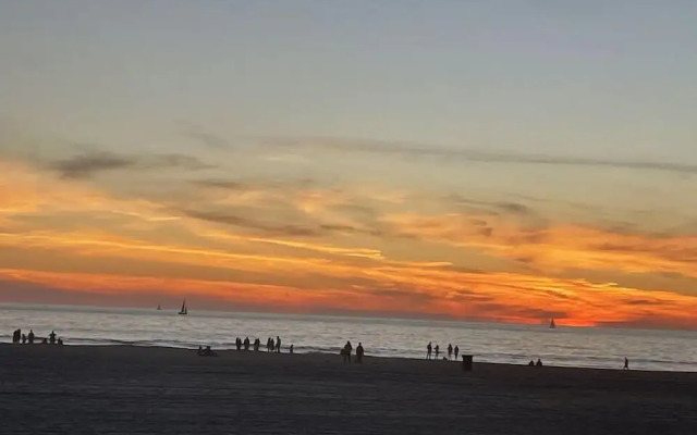 12A Venice Beach Access Stay