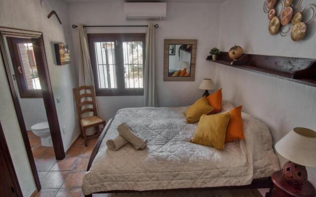 Luxury 4-bedroom villa, private pool and outhouse