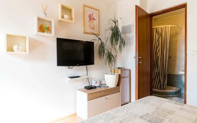 Studio Maro - Studio Apartment With Terrace