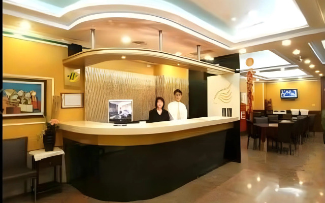 Golden Swallow Hotel