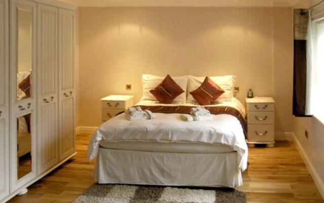 1 The Beeches