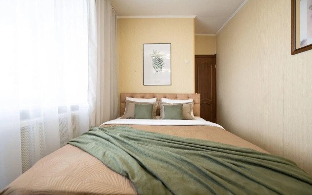 Пять Звезд на Ленина 68