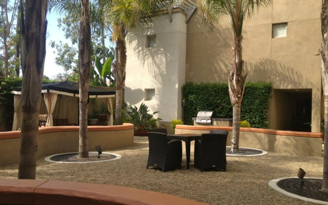 Global Luxury Suites at Main Street