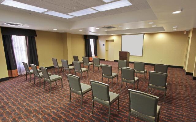 Hampton Inn Birmingham-Colonnade 280