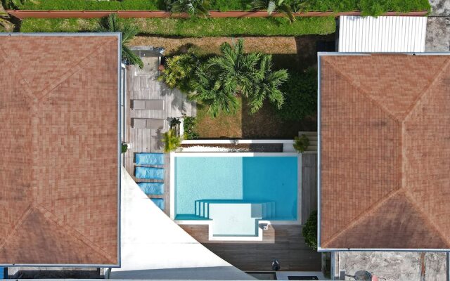 Modern 4BR Pool Villa Virginie Naiharn