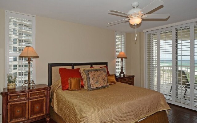 The Gem - 3 Br condo by RedAwning