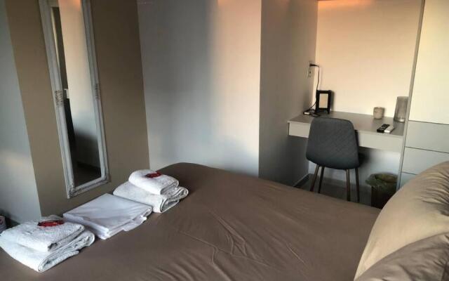 Royal Red suite No2 PIRAEUS PORT