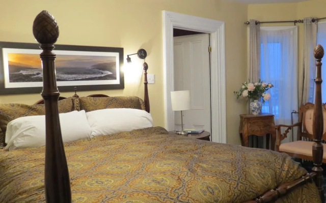 The Roses Heritage Inn