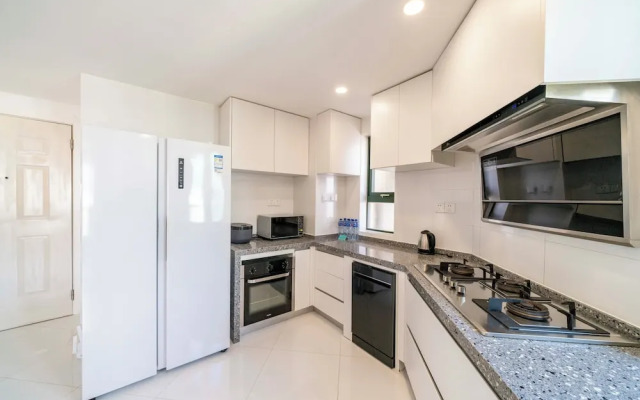 Tyms 4BR 2BA Apt Novel Garden