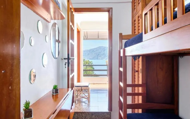 Frente pro MAR, com 2 Suítes, no centro de Ubatuba