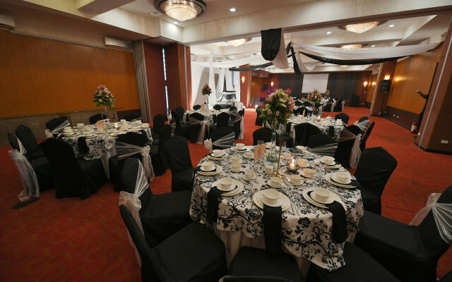 Paseo Premiere Hotel