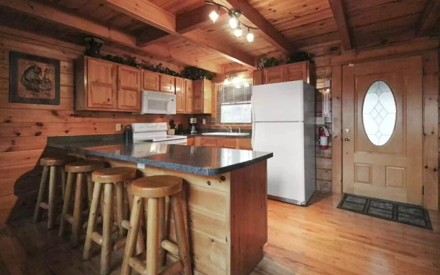 Smoky Treehouse Lodge #614