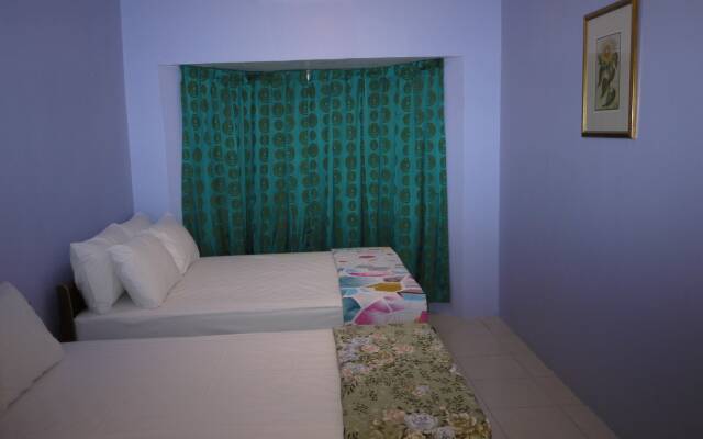 Pesona Home2stay at Tasik Raban