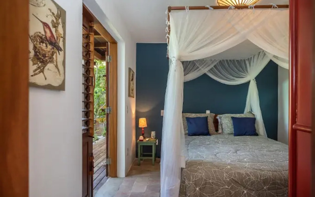 Vila do Outeiro em frente a praça da igreja