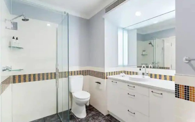 Lovely Bright Apartment With Balcony, Pool And Gym