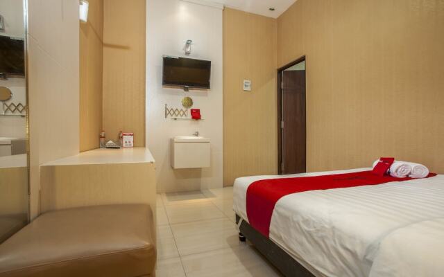 RedDoorz near Exit Toll Kota Satelit 2