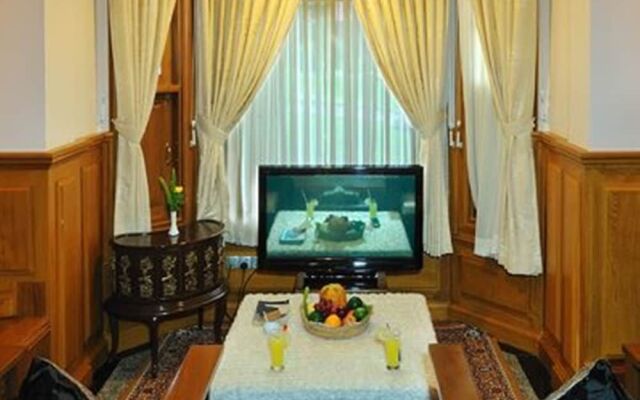 Royal Reward Resort