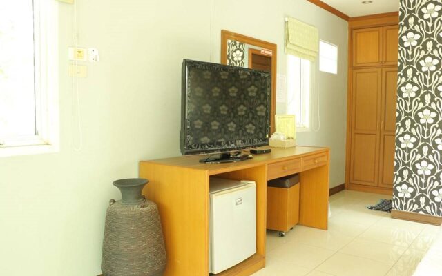 Cha-am Fishing Inn and Resort