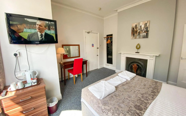 The Broadway Hotel