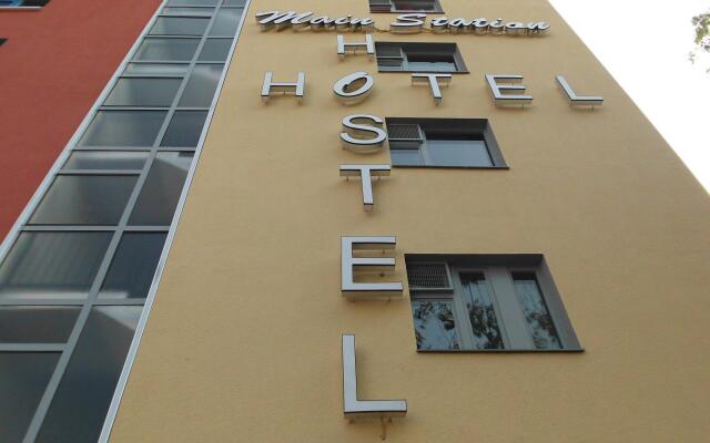 Main Station Hotel & Hostel