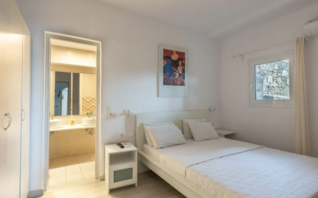 Maroulinas View Studios & Apartments