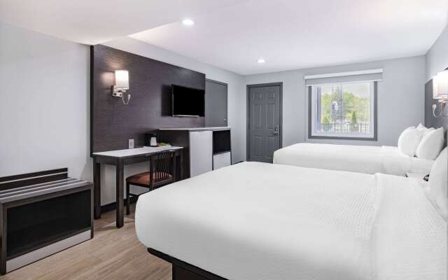 Days Inn & Suites by Wyndham Niagara Falls/Buffalo