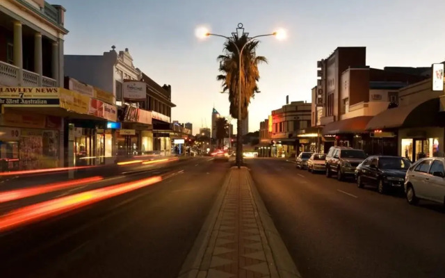 Luxury 4-bedroom House - Mount Lawley
