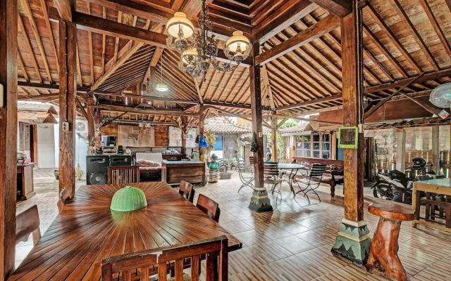 SPOT ON 91916 Joglo Doyong Homestay Syariah
