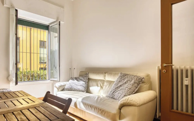 Adorable flat near centre