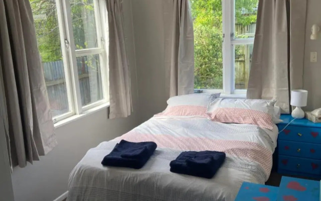 3-bedroom unit within walking distance to city