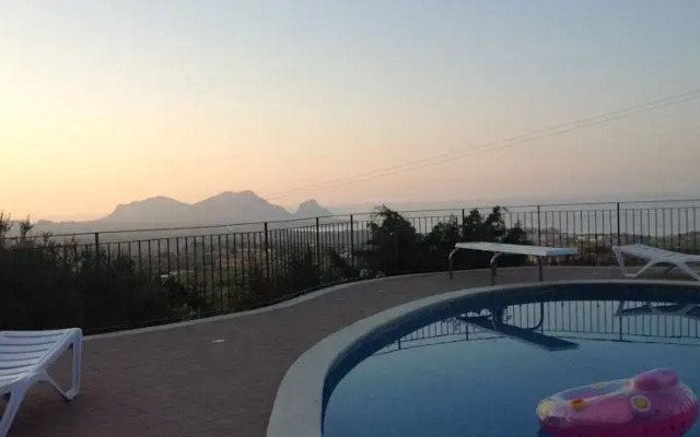 Villa Panoramica Con Piscina