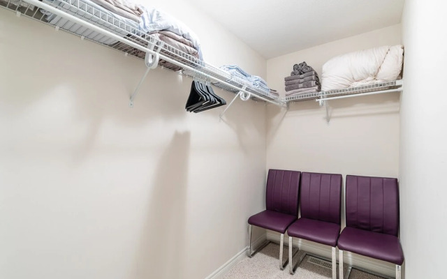 Modern 3BR 2BA Townhome in Lakeshore